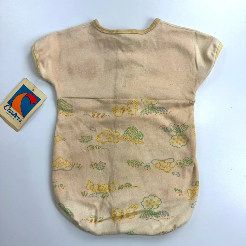 Vintage 80s USA Carters Sz 6M Onesie Romper NWT Beige Bunnies w/ Carrots Neutral